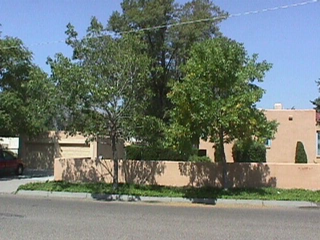 Building Photo - 401 Hermosa Dr NE