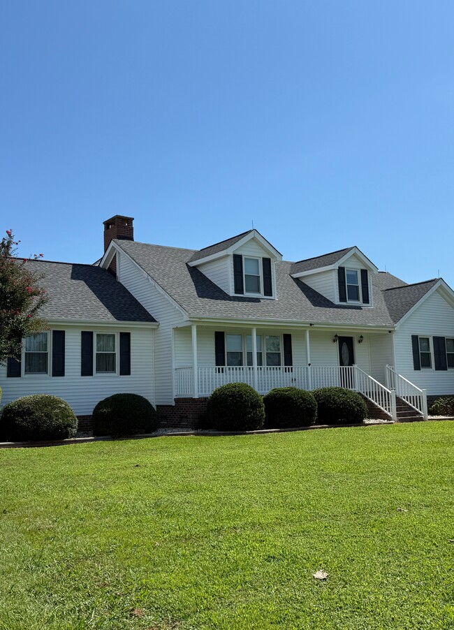 Building Photo - 105 Ainsley Rd