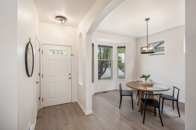 Building Photo - *BEAUTIFUL NEWLY RENOVATED HOME IN FORT CO...