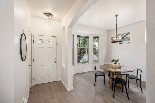 Foto del edificio - *BEAUTIFUL NEWLY RENOVATED HOME IN FORT CO...