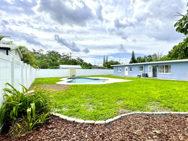 Foto del edificio - 1515 Sawyerwood Ave