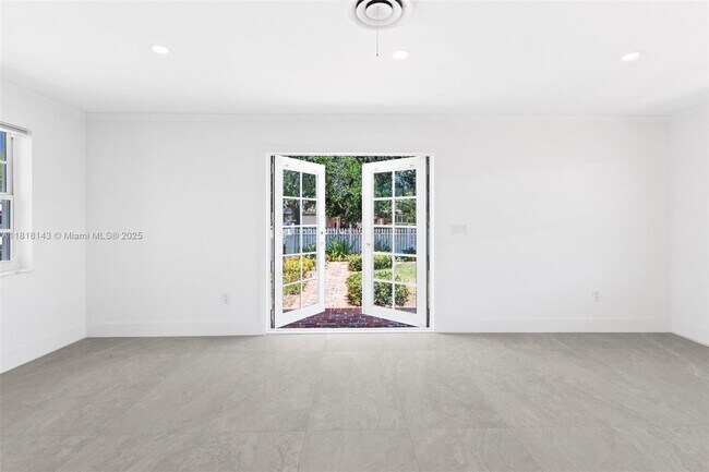 Building Photo - 2070 NE 54th Ct