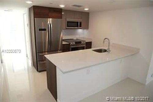 Building Photo - 9261 E Bay Harbor Dr