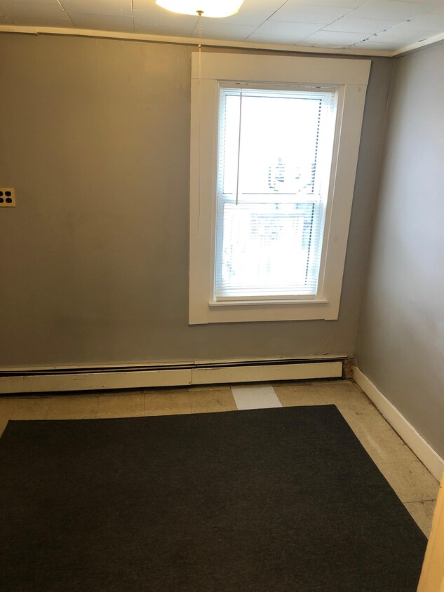 Building Photo - 17 Deering St