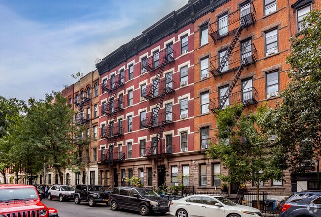 Building Photo - 338 W 17th St
