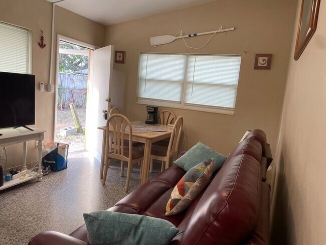 Building Photo - 2125 Highland Ave