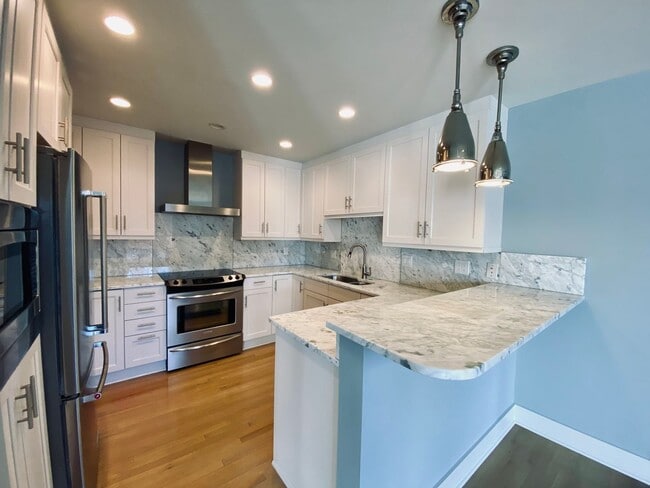 Building Photo - {221 #503} Incredible Regency House Condo ...