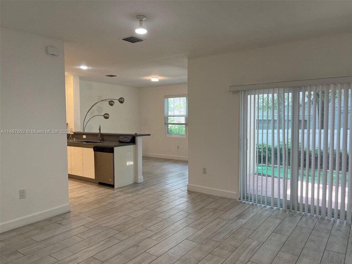 Primary Photo - 2360 SW 18th Ave