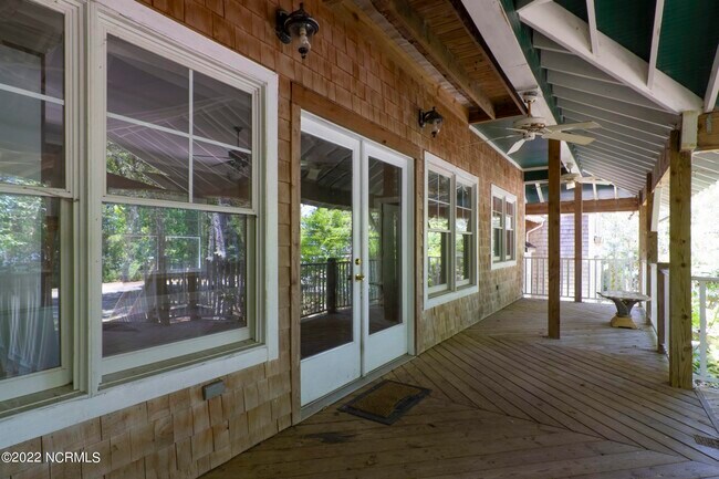 Building Photo - 804 Seven Oak Dr