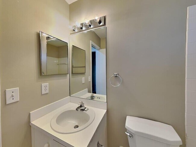 Foto del edificio - 1990 NW 188th Ave