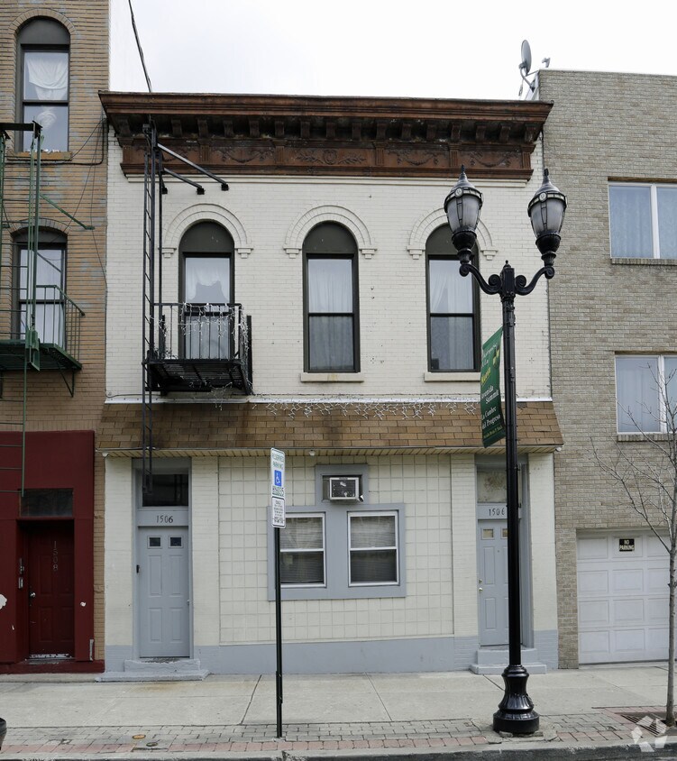 Foto del edificio - 1506 Summit Ave