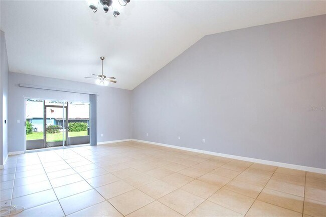 Building Photo - 2430 Bentley Dr