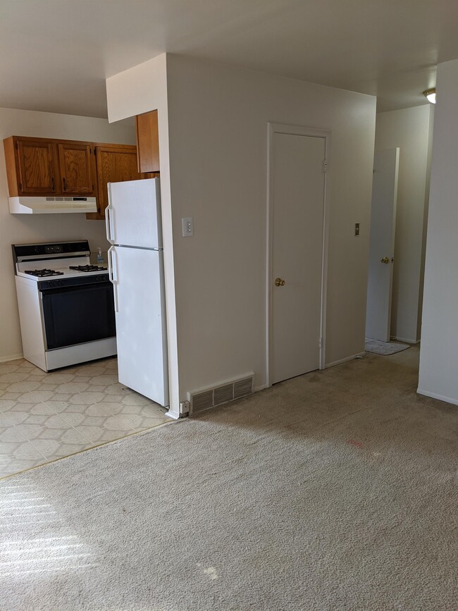 2026 Stieber St, Westland, MI 48186 Townhome Rentals in Westland MI