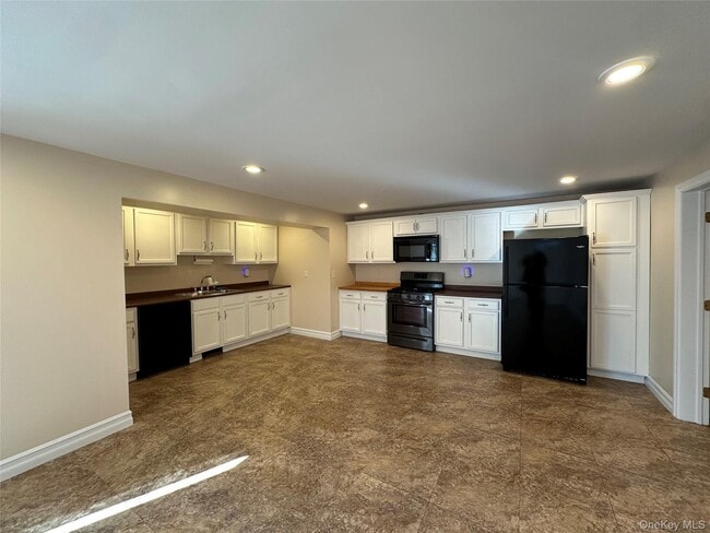 Building Photo - 27 Meadow St