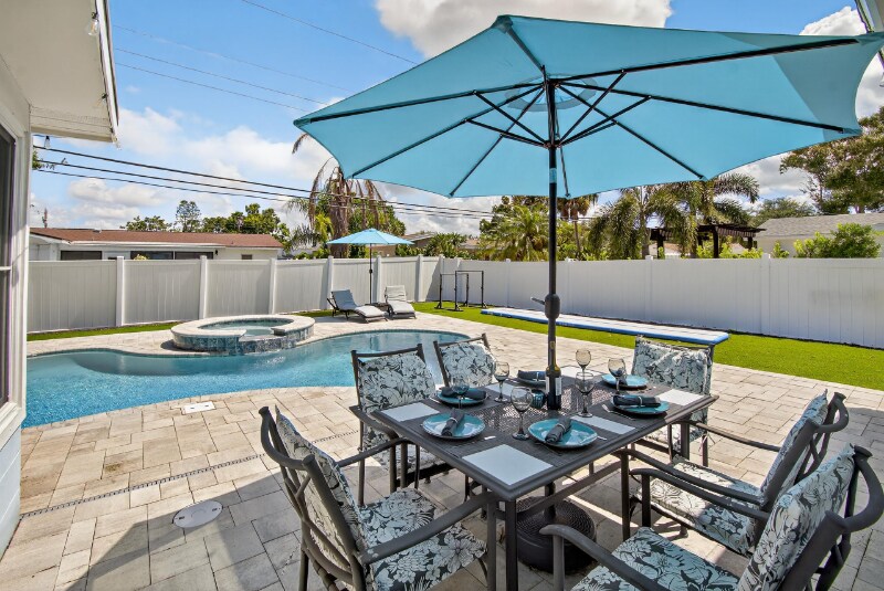 Foto principal - 6945 11th Ave N