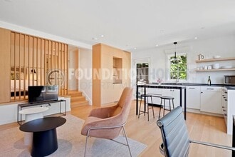 Building Photo - 215 Molino Ave