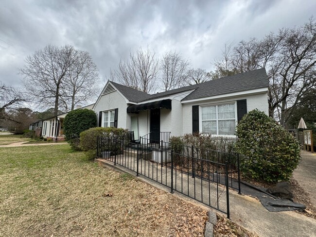 Building Photo - Remodeled but still has Southern Charm...