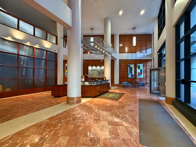 Foto del edificio - 211 E Ohio St