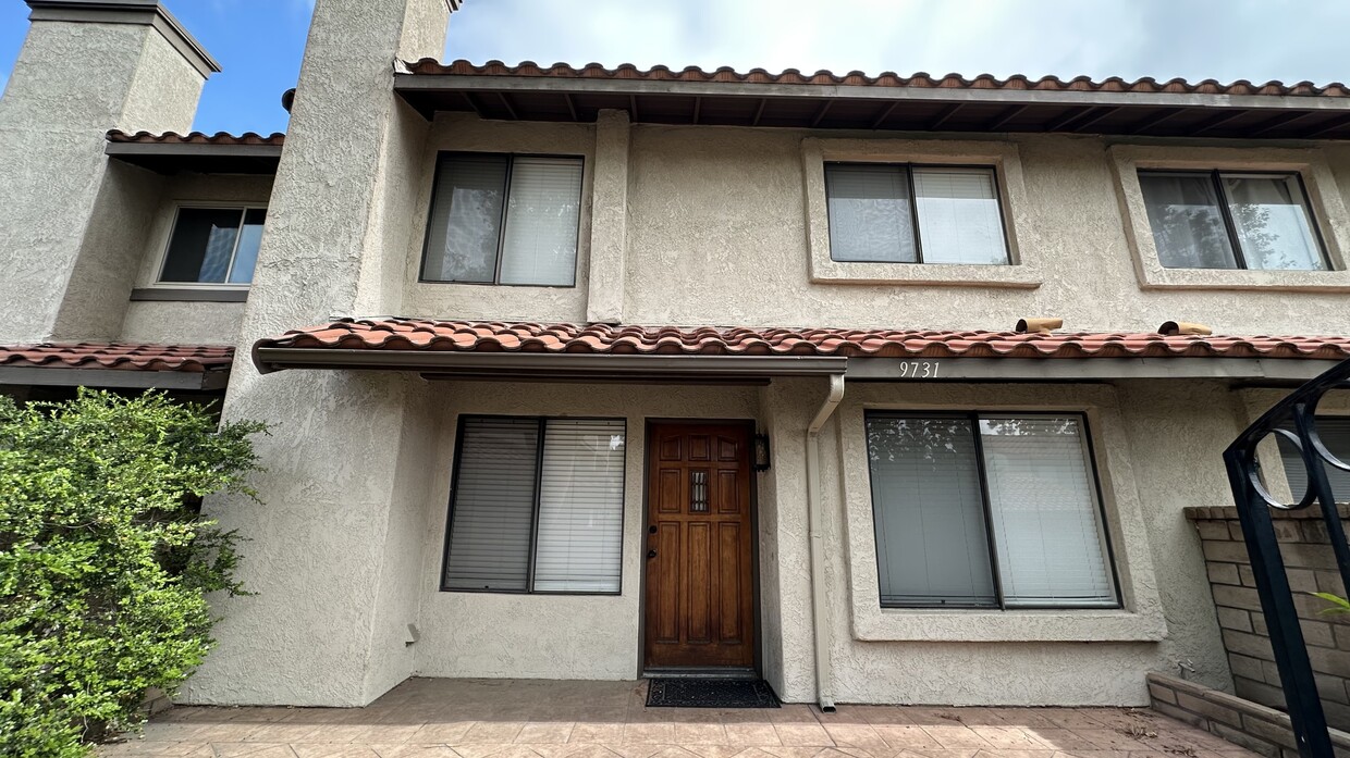 Foto principal - 9731 El Paseo Dr