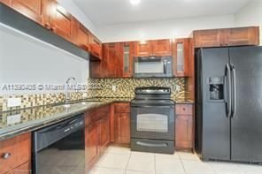 Building Photo - 2 br, 2.5 bath Townhome - 8228 SW 29th St