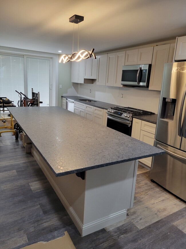 Beautifully Designed Gourmet Kitchen - 1815 E Hazzard St