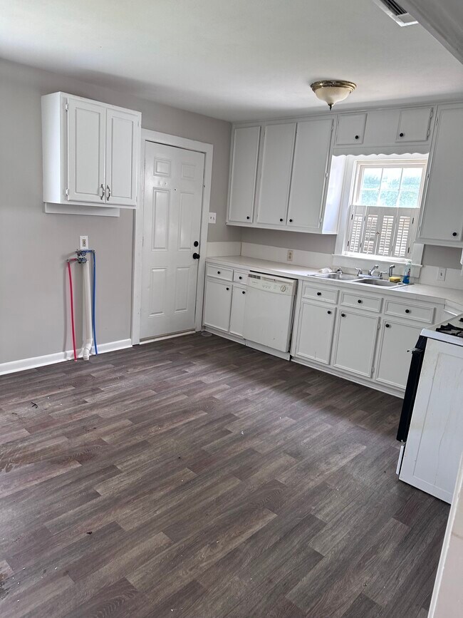 Building Photo - 405 Lula Ln
