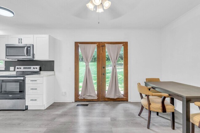 Foto del edificio - Located in the Heart of Hixson! 3 beds, 2 baths, with spacious yard! Make this your Home for the ...