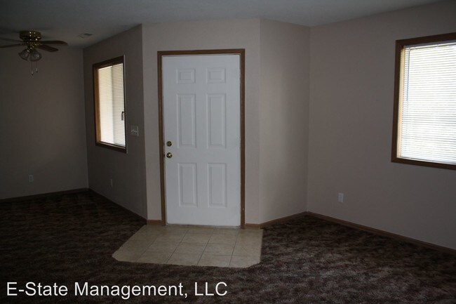 Building Photo - 1300-1336 Crosswinds Ct