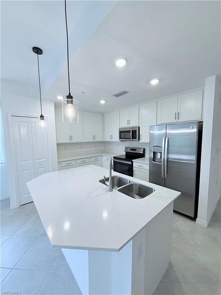 Foto del edificio - 14161 Heritage Landing Blvd