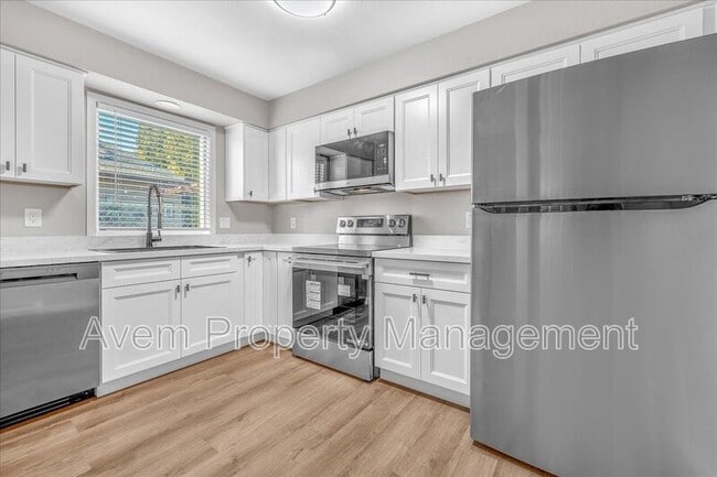 Building Photo - 4909 SE 71st Ave