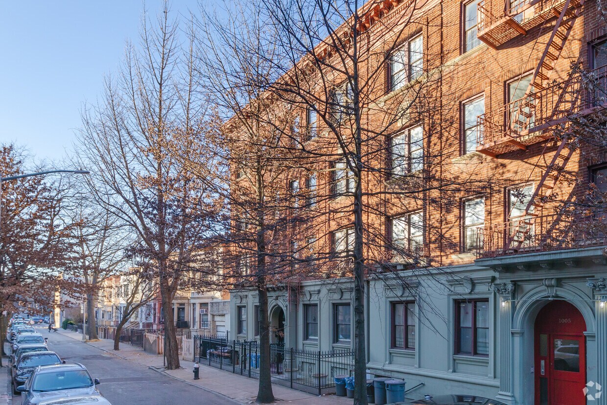 Foto principal - 1001 Lincoln Pl