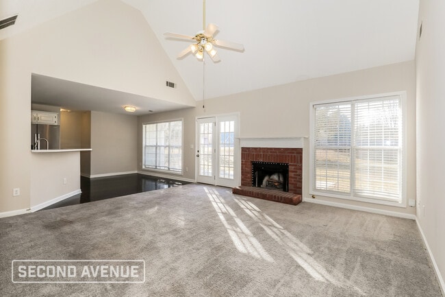 Building Photo - 1008 Maria Dr