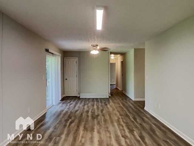 Building Photo - 2728 Columbia Dr