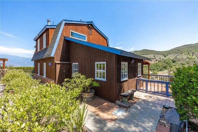 Foto del edificio - 335 Rainbow Crest Rd