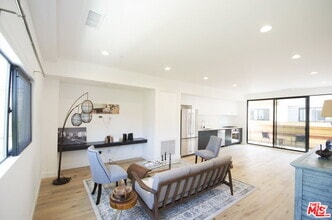 Building Photo - 860 S Wilton Pl