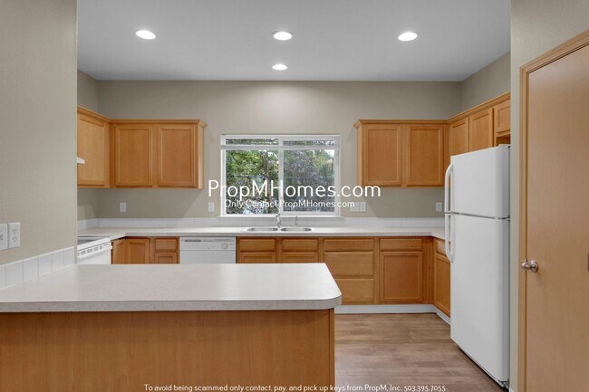 Building Photo - 3 Bedroom Townhome in SE - Two Primary Sui...