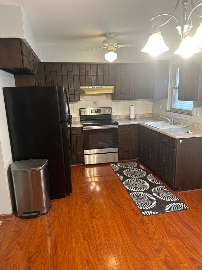 Foto del edificio - 2113 W Montrose Ave