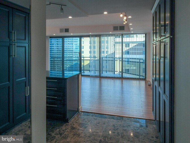 Building Photo - 1530 Key Blvd