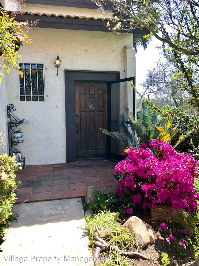 Building Photo - 2 br, 2.5 bath House - 5460 Villas Drive