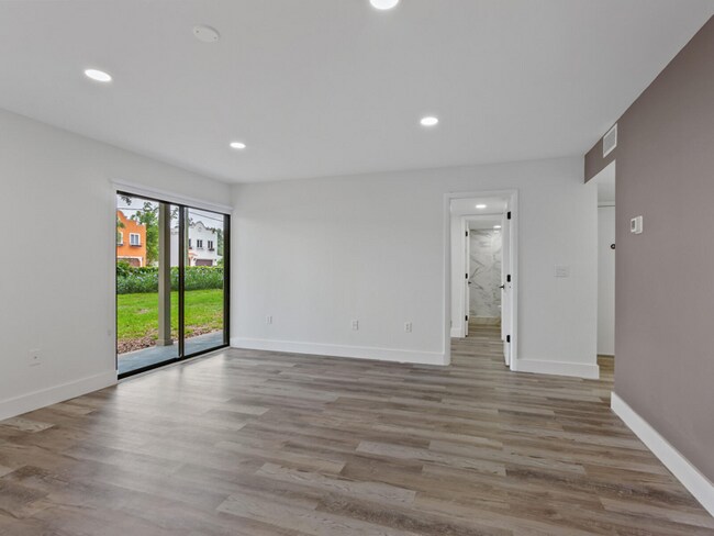 Building Photo - 2200 Bahia Vista St