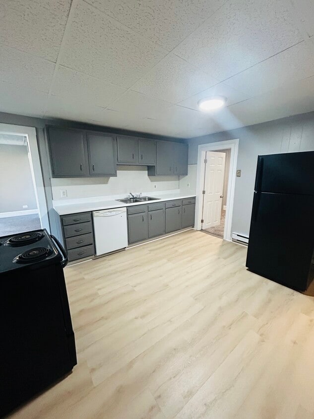 Kitchen - 403 25th St