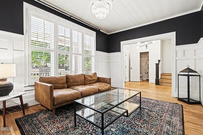 Foto del edificio - 3426 Falls River Ave