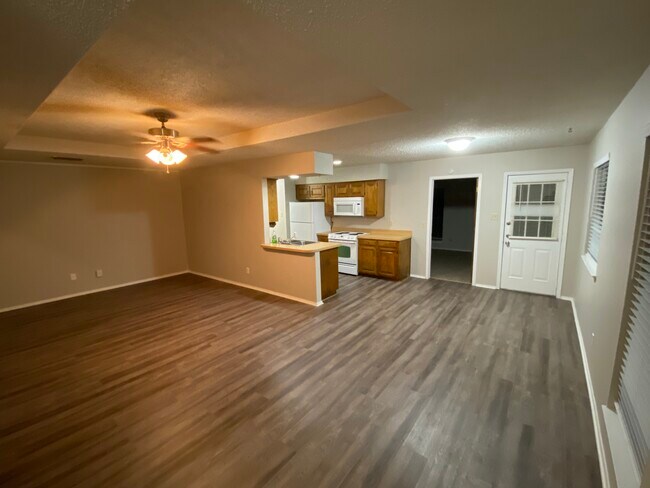 Foto del edificio - 557 W Jefferson St