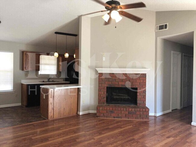 Building Photo - 5923 Willow Springs Dr