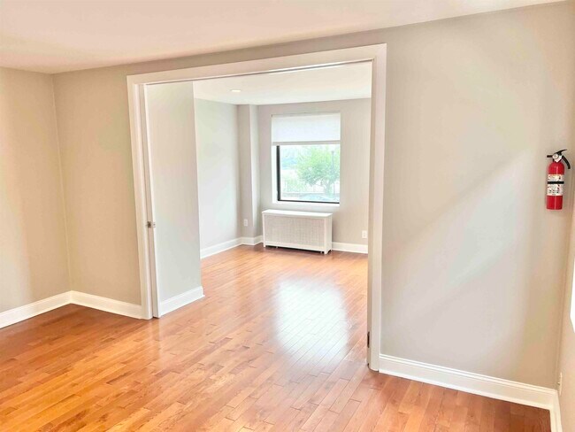 Foto del edificio - 6305 Boulevard E