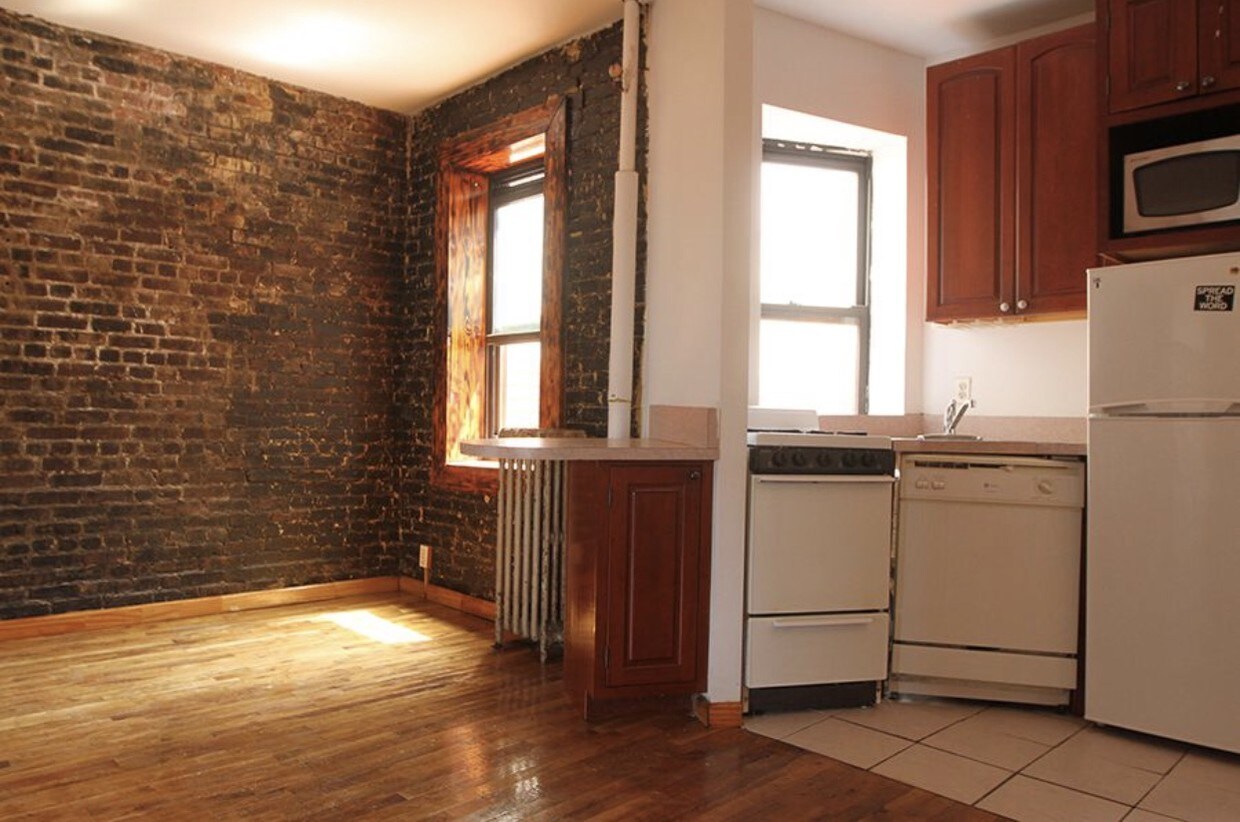 Primary Photo - 540 E 5th St