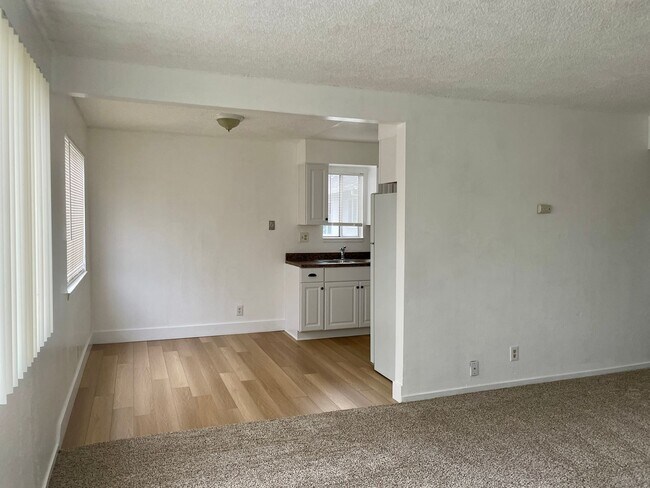 Foto del edificio - 1158-1158 Franzel Rd