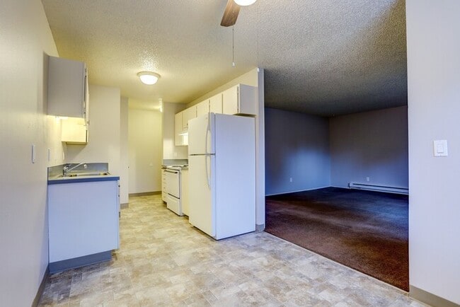 Building Photo - MAKE THIS YOUR NEW HOME!!: Spacious 2 bdrm...