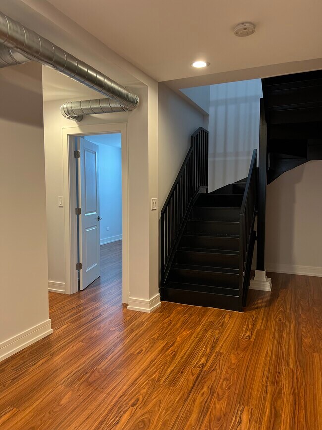 Building Photo - 3051 N Spaulding Ave