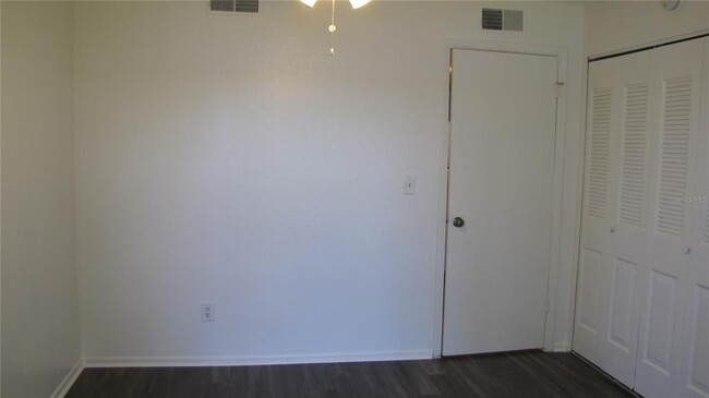 Building Photo - 7238 E Bank Dr